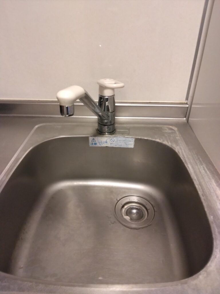 東京都品川区大井 キッチン混合水栓水漏れ シングルレバー混合水栓交換作業
