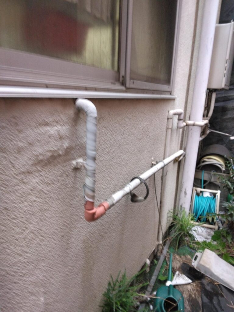 東京都品川区東大井 屋外給湯管水漏れ 給湯管補修工事
