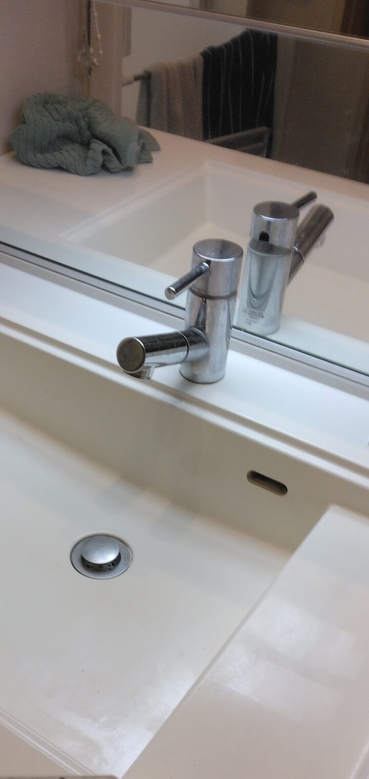 【東京都目黒区目黒本町 洗面台水栓水漏れ シャワー引出し式水栓交換作業】
